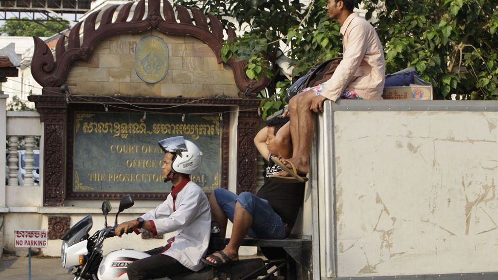  Bei einem Busunglück sind in Kambodscha vier deutsche Touristen verletzt worden. Die Zahl der Verkehrsunfälle in dem Land nimmt in jüngster Zeit zu. 