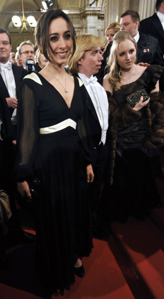 Ebenfalls unter den Gästen: US-Schauspielerin Oona Chaplin, hier mit Helmut Werner und Jaquline Lugner, der Tochter von Richard Lugner.