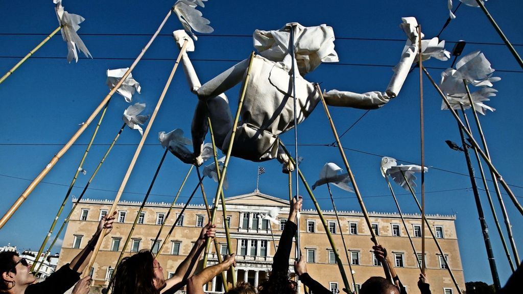  An diesem Sonntag stimmt das griechische Parlament über eine neue Steuern- und Rentenreform ab. Schon jetzt gibt es deshalb viele Streiks im Land. Je nach Ergebnis könnte dies auch das Ende der Regierung Tsipras bedeuten. 