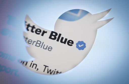 Die Echtheit lässt sich am blauen Haken nicht mehr ablesen: Twitter verlangt nun Geld für das Verifizierungszeichen  – auch von Städten wie Stuttgart. Foto: IMAGO/NurPhoto/IMAGO/STR