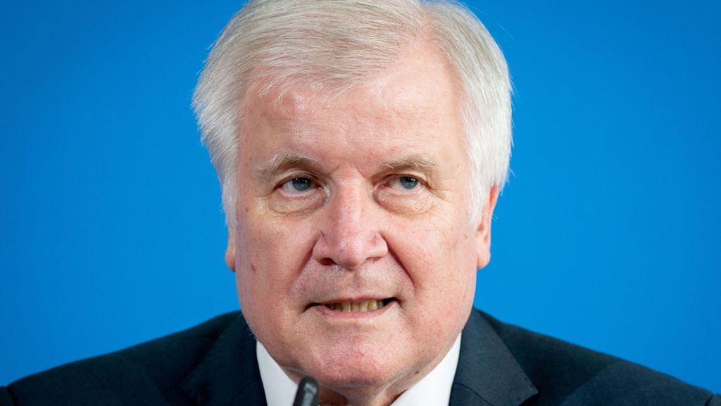 Horst Seehofer: Bundesinnenminister will schärfer gegen Asylmissbrauch vorgehen