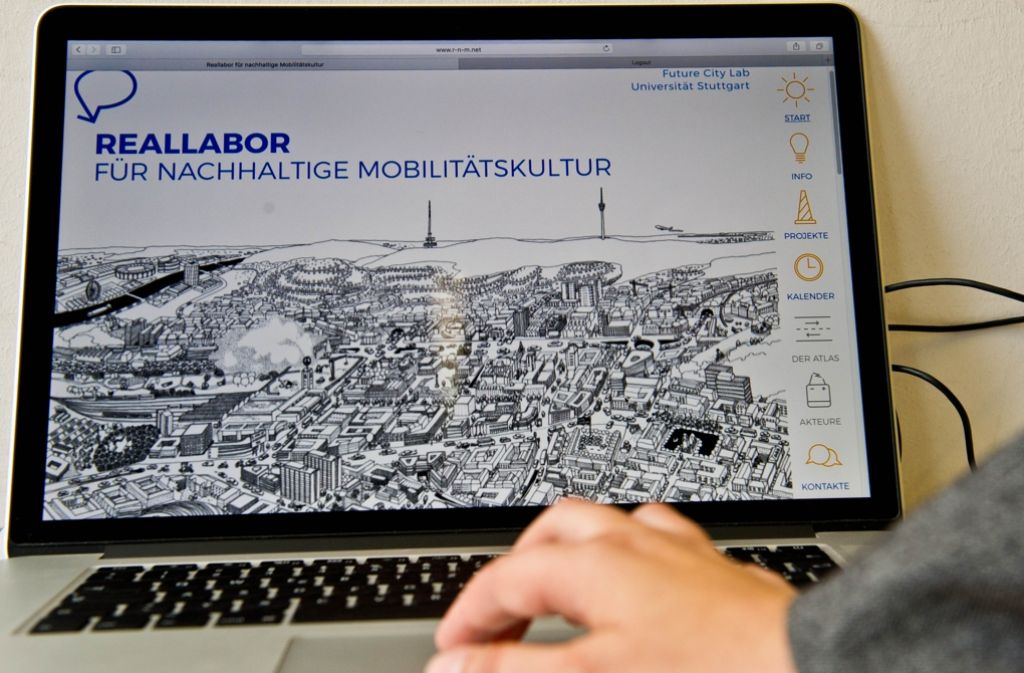 Die Arbeit im Reallabor beginnt zunächst ganz virtuell am Computer. Foto: Lichtgut/Volker Hoschek