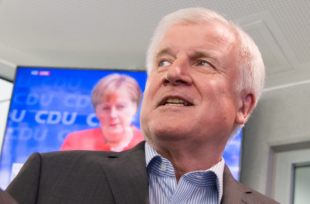 Horst Seehofer hat Kanzlerin Angela Merkel ein Ultimatum für eine europäische Lösung der Flüchtlingskrise gesetzt. Foto: dpa
