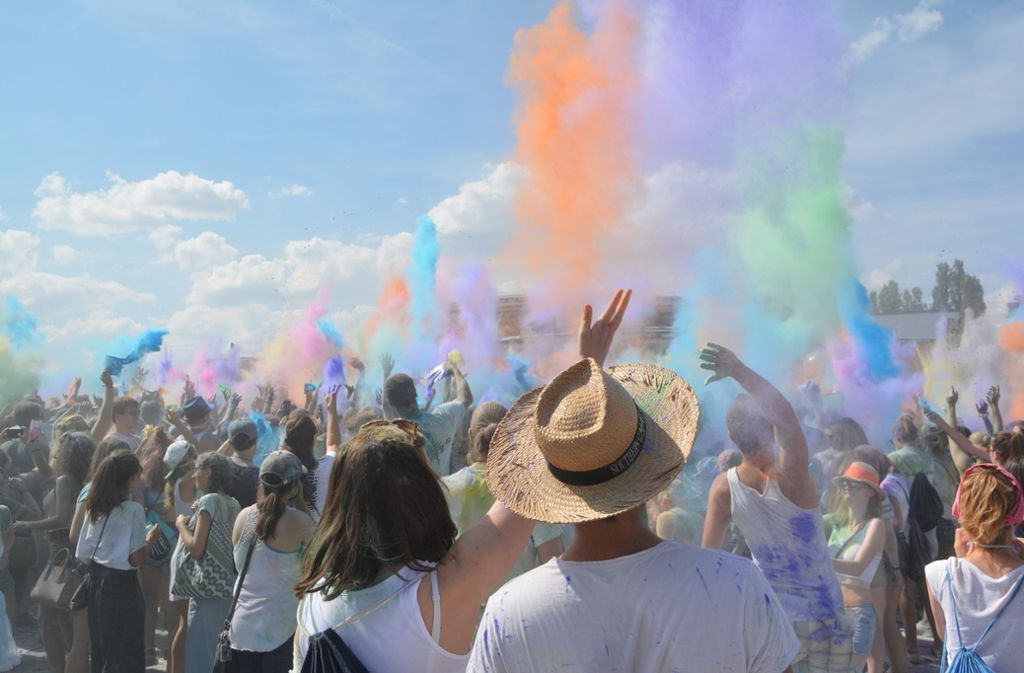 Knapp 7000 Besucher kamen zu dem farbenfrohen Fest auf das Gelände des Autokinos Kornwestheim.