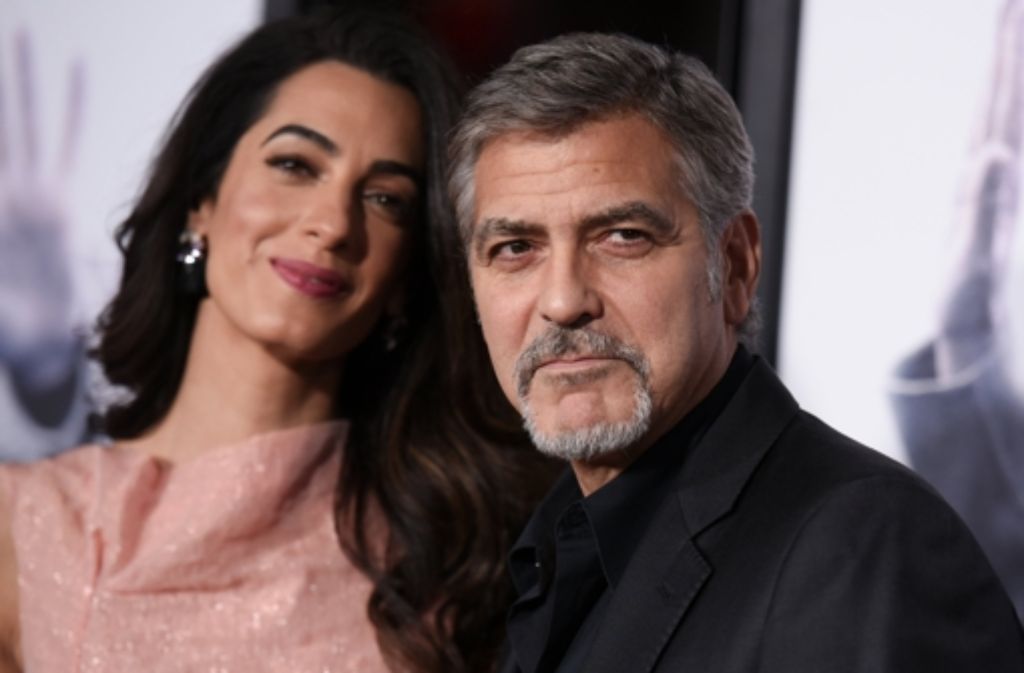 George Clooney ist zwar „nur“ der Produzent des Films. Allerdings bekommt er naturgemäß mehr Aufmerksamkeit als Produzenten dies gewöhnlich tun – umso mehr, wenn seine Frau Amal ihn begleitet.