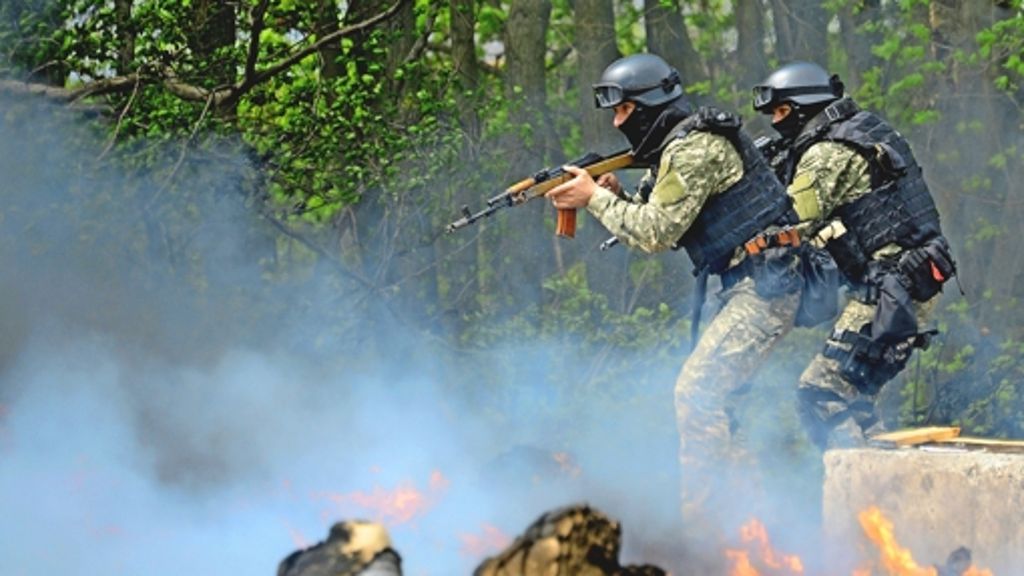  In mehreren Städten haben schwere Auseinandersetzungen zwischen ukrainischem Militär und pro-russischen Kräften Todesopfer und Verletzte gefordert. Ob die geplanten Wahlen am 25. Mai stattfinden können, ist angesichts dessen unsicher. 