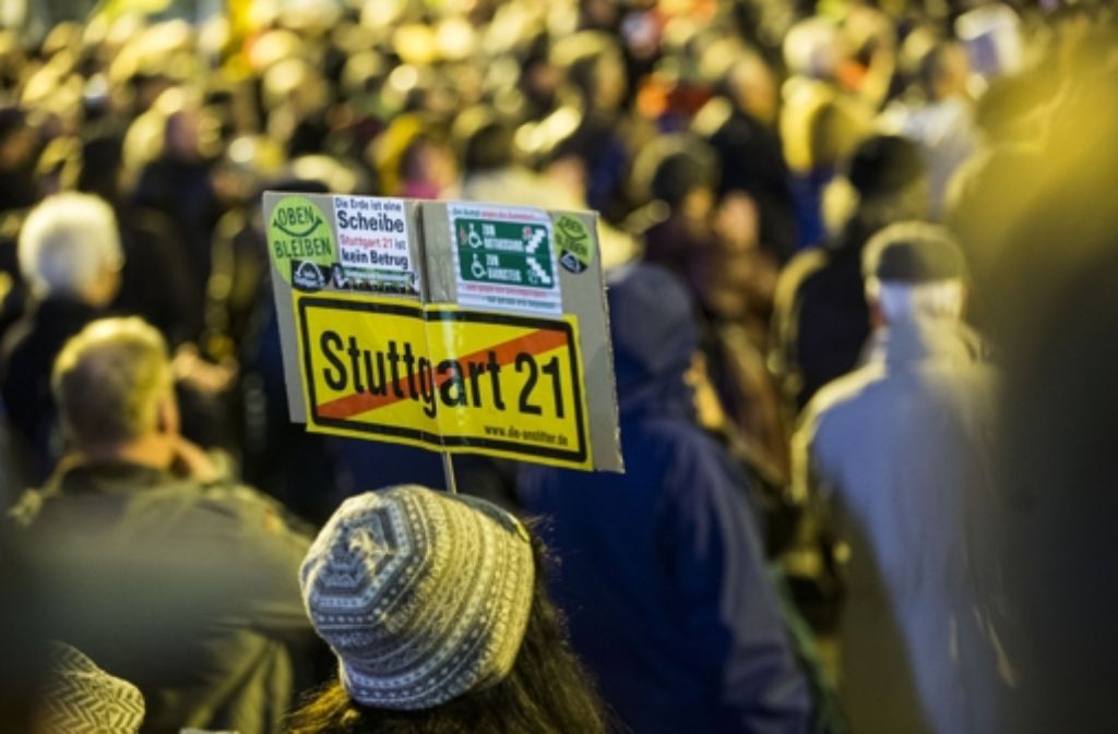 Für die 250. Montagsdemo dürfen die S-21-Gegner wieder vor dem Hauptbahnhof protestieren. Foto: Archiv (Achim Zweygarth)
