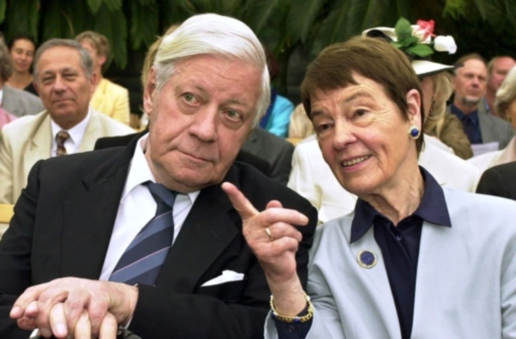 2010 starb Schmidts Ehefrau Loki Schmidt. Die beiden waren 68 Jahre lang verheiratet.