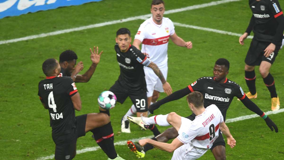  Die Stuttgarter werden beim 2:5 in Leverkusen durch einen nicht gegebenen Handelfmeter klar benachteiligt. Nicht zum ersten Mal hadert der Aufsteiger mit den Schiedsrichtern. 