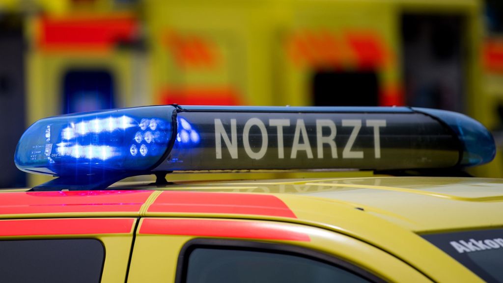  Ein Asylbewerber soll abgeschoben werden – doch als Beamte den Mann in Sigmaringen abholen wollen, springt dieser aus dem Fenster. Der 25-Jährige erleidet schwere Verletzungen. 
