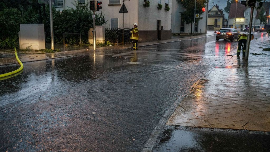 Unwetter im Kreis Esslingen: Straßen werden überschwemmt und Keller laufen voll