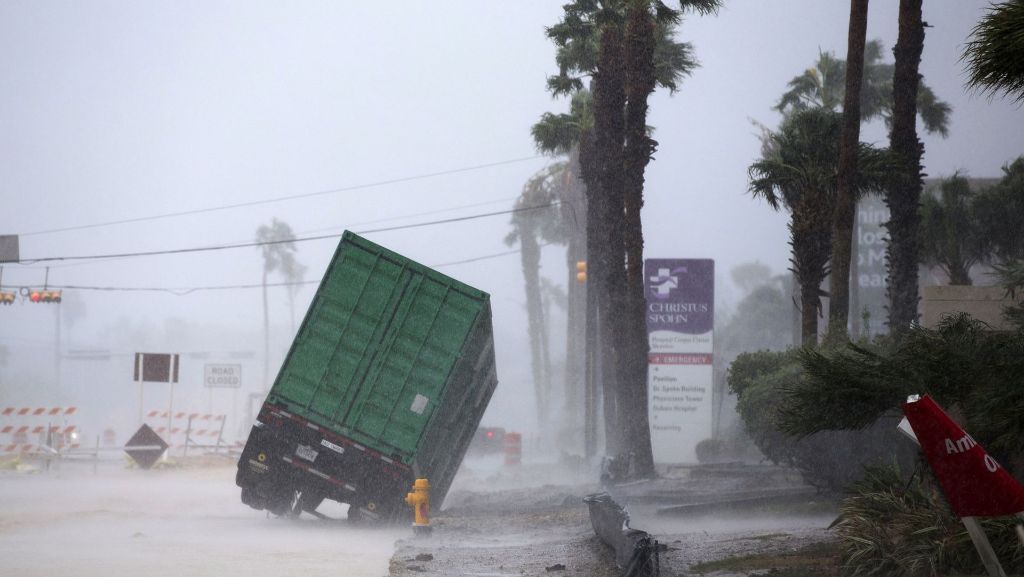 Sturm erreicht die US-Küste: Hurrikan „Harvey“ wütet in Texas