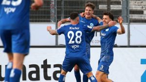 Stuttgarter Kickers besiegen  Bahlinger SC: Die Joker der Blauen stechen