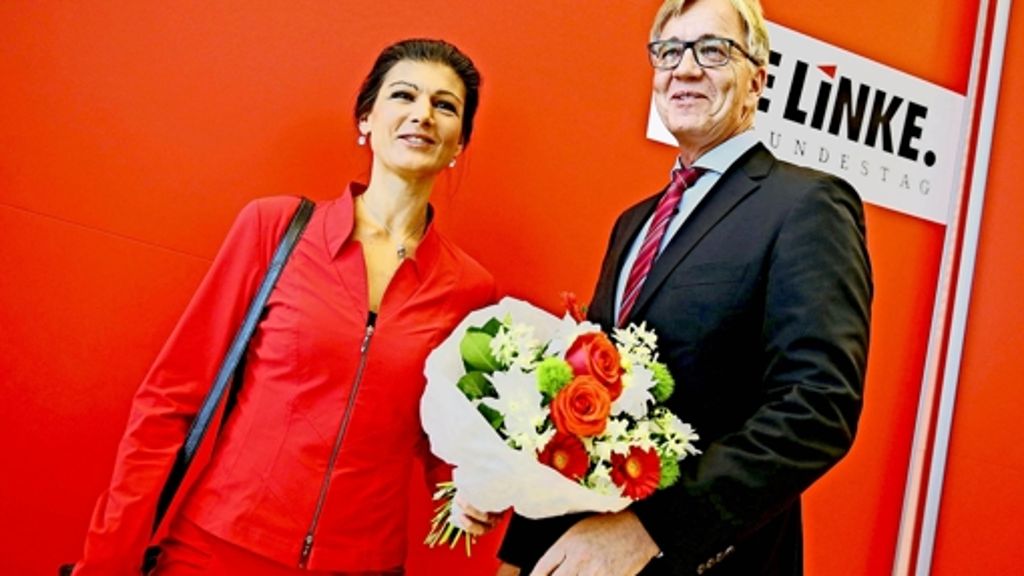  Gregor Gysi, der langjährige Chef der Bundestagsfraktion, verabschiedet sich aus der ersten Reihe. Seine beiden Nachfolger symbolisieren die Uneinigkeit der Partei. 