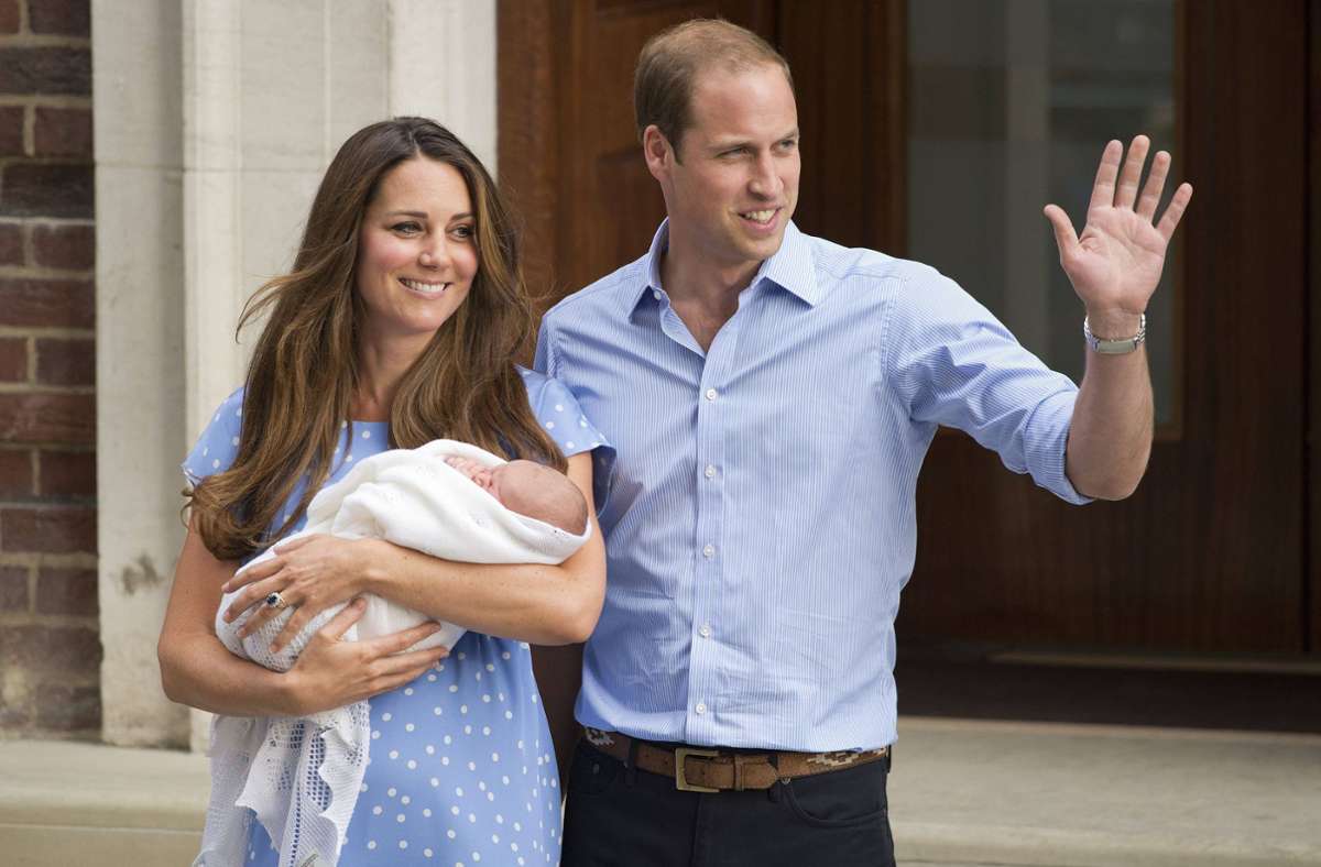 Auch Nachwuchs stellt sich bei den Cambridges ein: 2013 kommt Prinz George zur Welt, ...