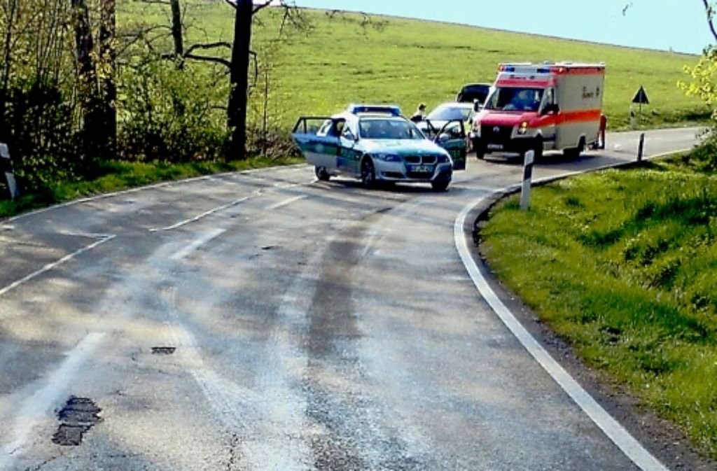 Öl auf der Straße führte zum tödlichen Unfall des Motorradfahrers im Unterallgäu. Foto: dpa