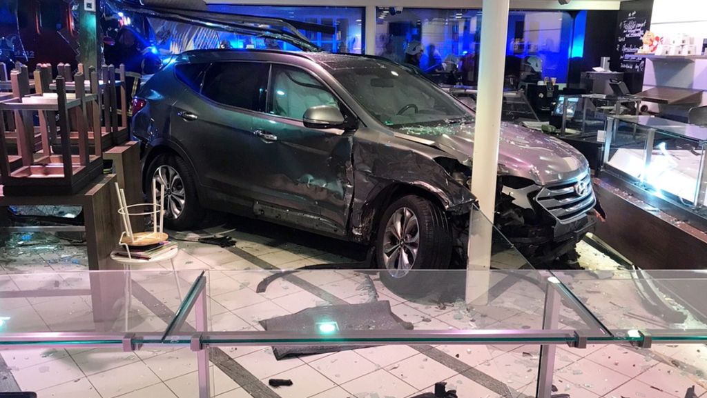 Unfall in Pfungstadt: Autofahrerin kracht in Metzgerei