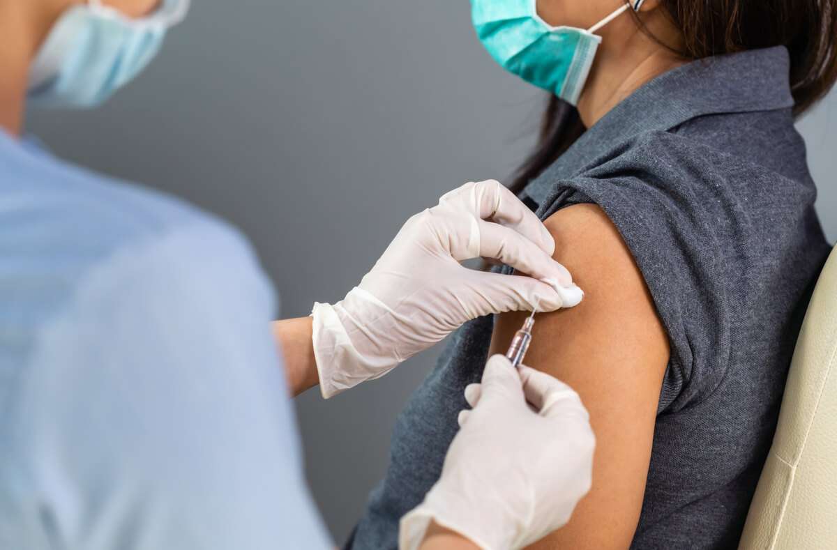 Booster-Impfungen werden immer wichtiger in der Pandemie, aber mit welchem Impfstoff erfolgt die dritte Impfung? - Mehr dazu im Artikel.
