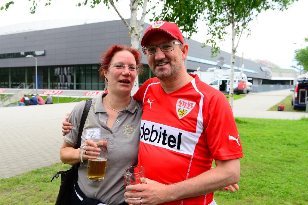 Sabine und Michael Lauschka aus Stuttgart: "Es war wahnsinnig spannend, der VfB hatte es verdient, zu gewinnen. Eine so große Mannschaft in der 2. Liga - das geht gar nicht."