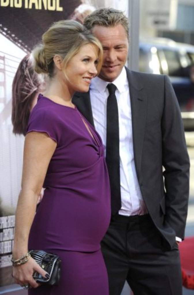 Schauspielerin Christina Applegate mit ihrem Mann bei einer Filmpremiere in Los Angeles. Die Tochter wurde am 27. Januar 2011 geboren.