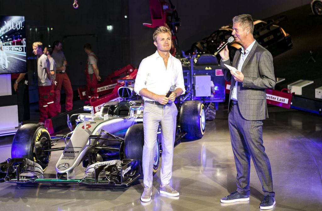 Im Mercedes-Benz-Museum in Stuttgart brachte Nico Rosberg...