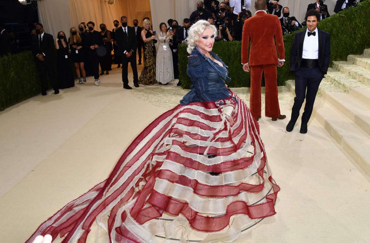 Debbie Harry in den Farben der amerikanischen Flagge.