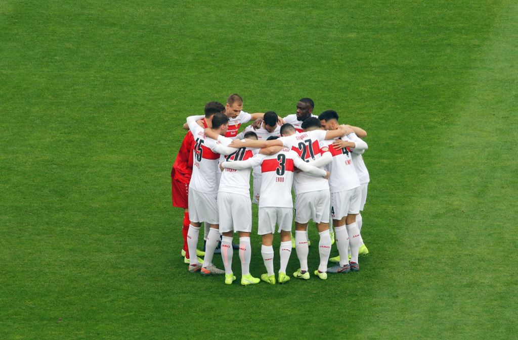 Ein letzter VfB-Mannschaftskreis vor dem Beginn des Spiels.