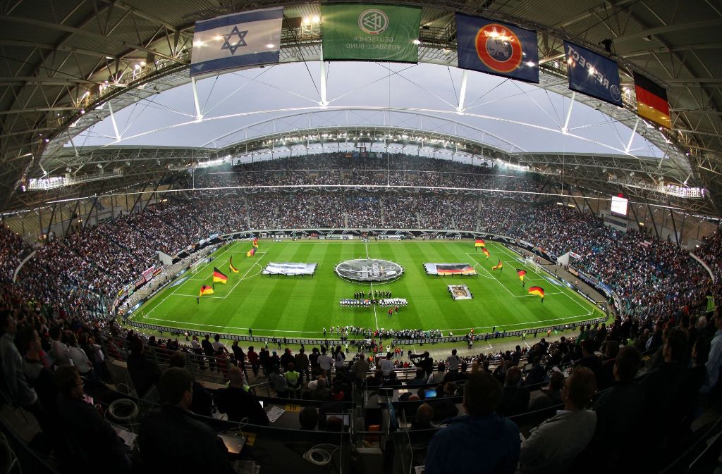 Die Leipziger Arena hatte genau wie Köln, Hannover und Nürnberg vier Gruppenspiele und ein Achtelfinale zu Gast. Mit 43.000 Plätzen wäre sie die kleinste Arena bei der EM 2024.
