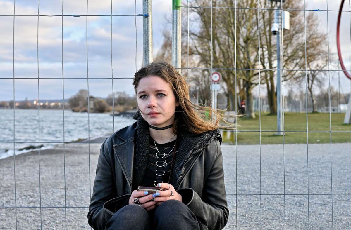 Ein Grenzzaun versperrt den Weg zum Freund in Kreuzlingen: Luzy (Lilly Barshy)