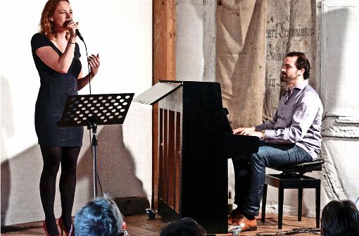 Die beiden Musiker, Dennis Müller  und Katrin Bürck, sind perfekt aufeinander eingespielt. Foto: factum/Bach