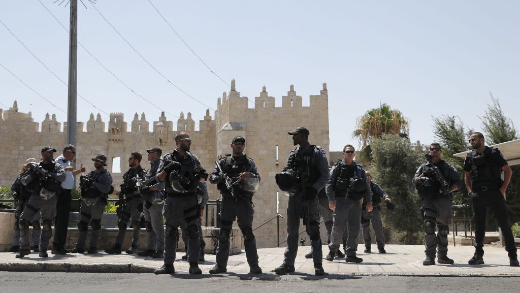 Angriff am Tempelberg in Jerusalem: Polizeichef: Zwei Beamte getötet