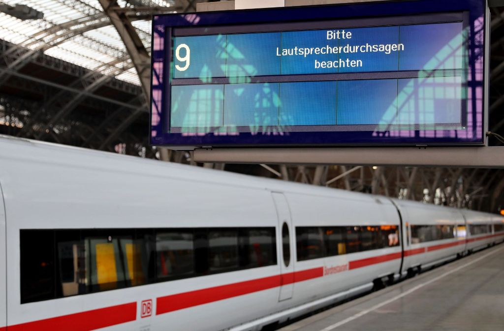 Eine – harmlose – Folge der Cyberattacke durch den Wanna-Cry-Virus: die Anzeigetafeln der Deutschen Bahn funktionierten nicht mehr. Foto: dpa