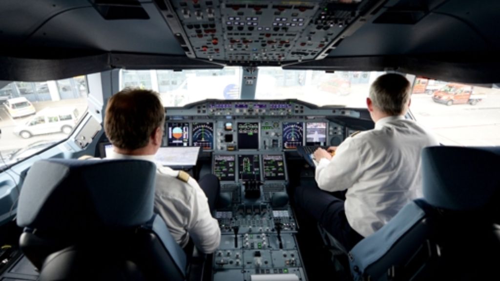 Nach Germanwings-Absturz: Lufthansa führt Zwei-Personen-Regel in Cockpits ein