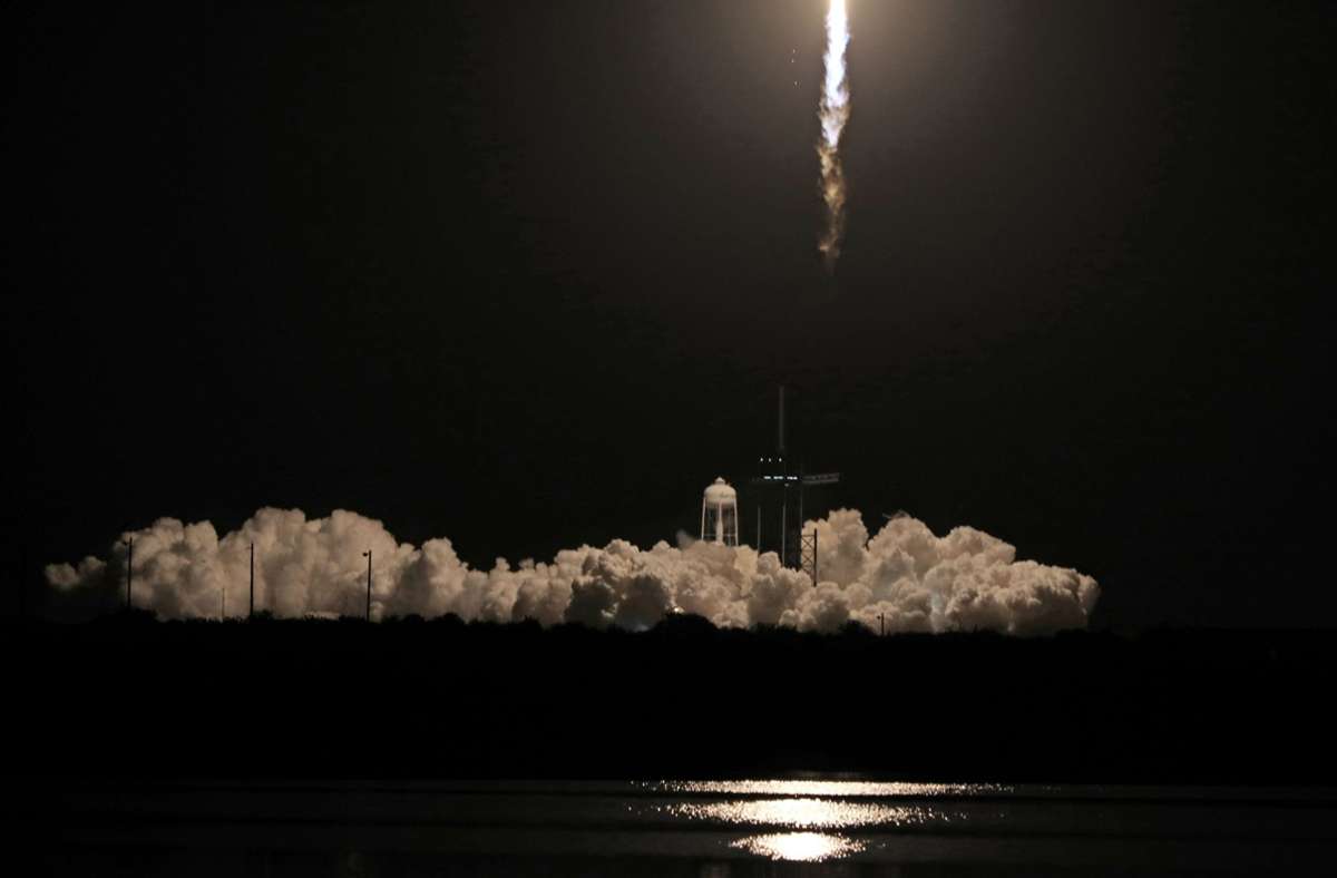 Die erste Startstufe der Falcon-9-Rakete landete wenige Minuten nach dem Start sicher auf einer schwimmenden Plattform im Atlantik.