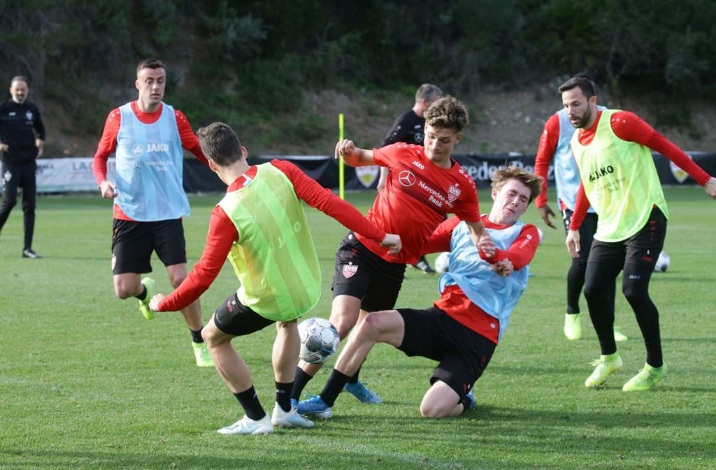 Fußball wurde dann auch wieder gespielt. Hier im Bild Philipp Förster, Florian Kleinhansl, Mateo Klimowicz, Luca Mack und Gonzalo Castro.
