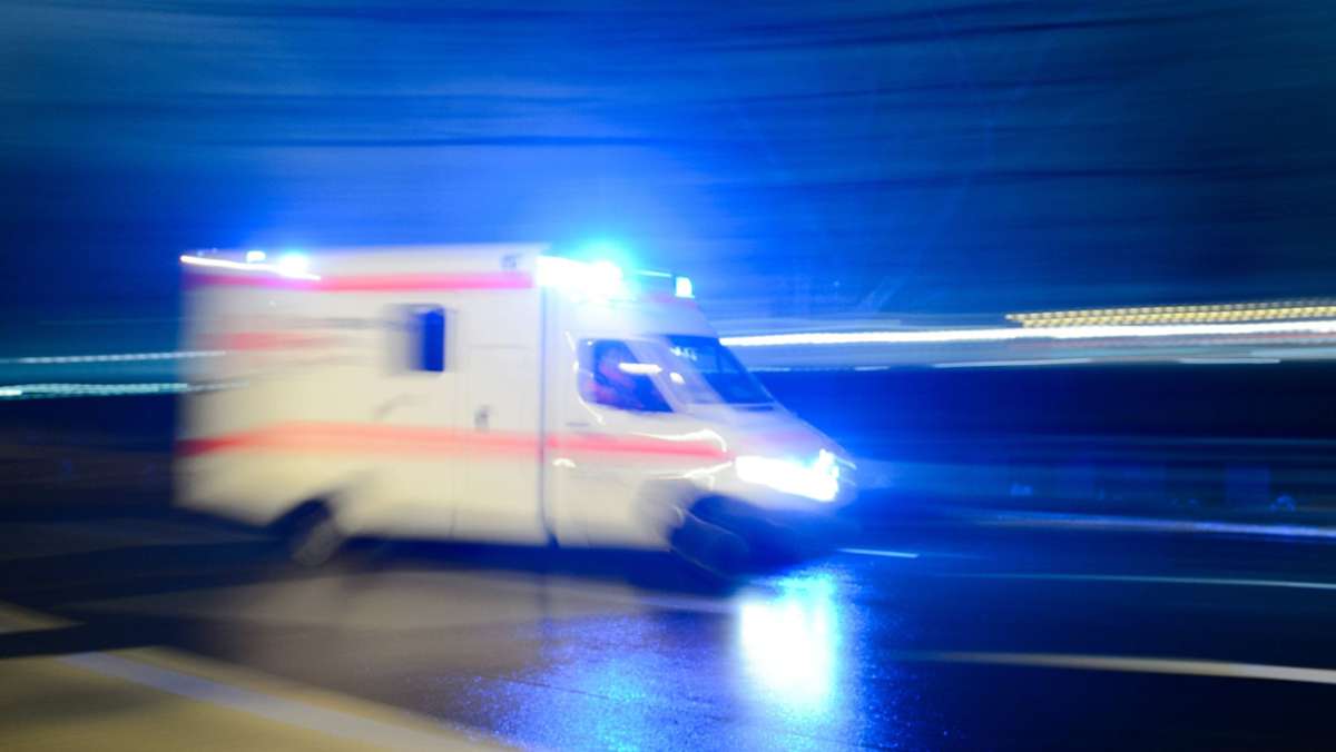  Am Donnerstag kam es zu einem Autounfall in Kleinsachsenheim im Kreis Ludwigsburg. Mehrere Personen mussten danach ins Krankenhaus. 