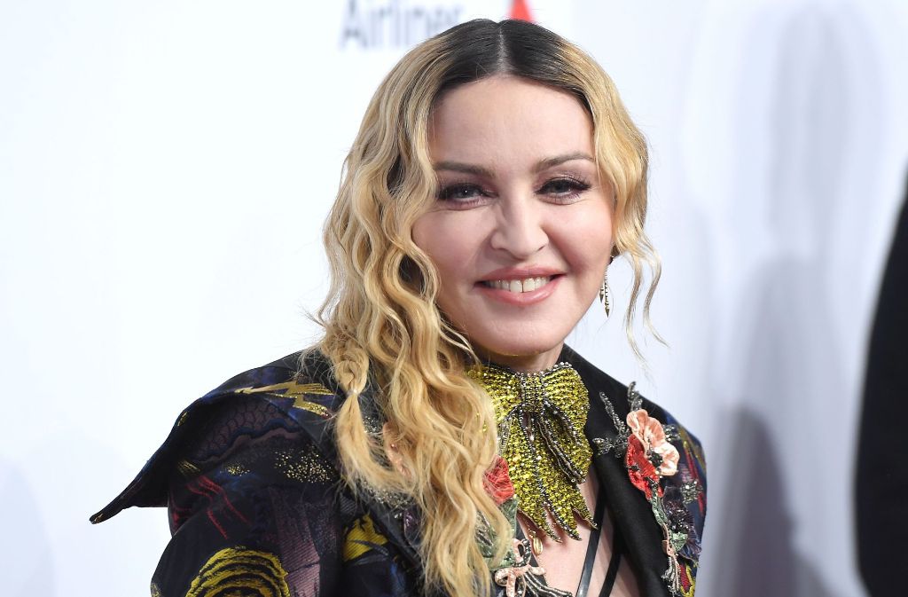 Tut sie es wieder? Die Pop-Sängerin Madonna will angeblich noch weitere Kinder aus Malawi adoptieren. Das kann einem durchaus aufstoßen.