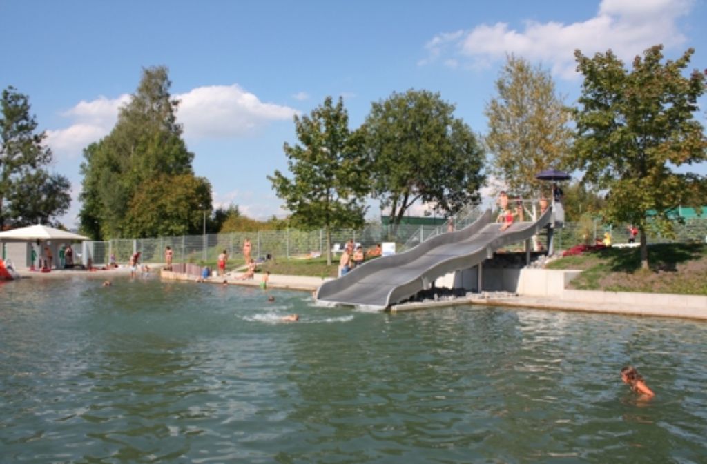 Im Seebad Ziegeleisee in Schorndorf (Rems-Murr-Kreis ) kann man in Quellwasser baden. Zudem gibt es Rutschen, Sprungfelsen, einen Sandstrand und ein Nichtschwimmerbecken für alle kleinen Wasserratten.