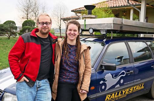Julia Benkowitsch hat das Fahrzeug für die Europa-Orient-Rallye mit ihrem Teampartner Johannes Kück umgerüstet. Foto: Eileen Breuer