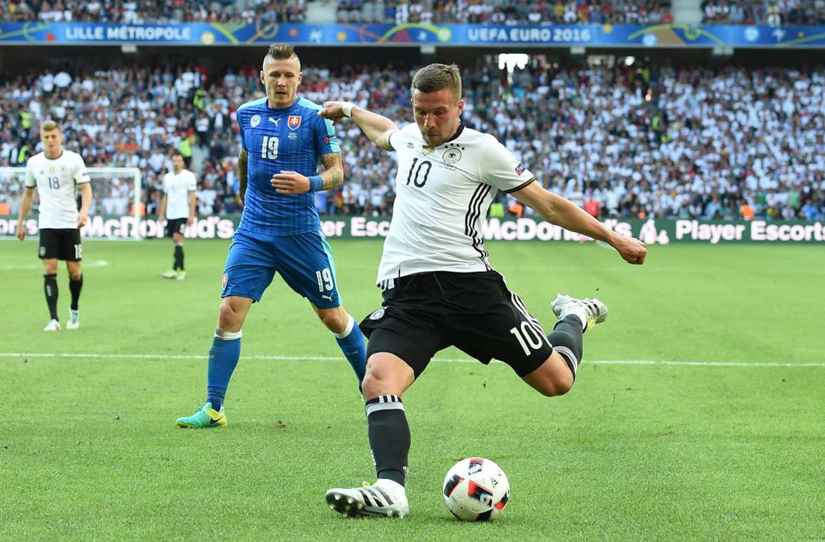 130 Spiele für die deutsche Nationalmannschaft, 49 Tore, sowie einen Weltmeistertitel konnte der Stürmer Lukas Podolski während seiner Zeit für das DFB-Team (2004-2017) erreichen.