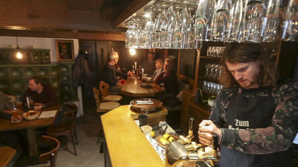  Craft Beer und fränkisch-rustikaler Charme: Der Stuttgarter Gastronom Sebastian Riedmüller (32) eröffnet in Ludwigsburg eine Kneipe mit selbst gebrauten Craft Beer. Ein Besuch. 