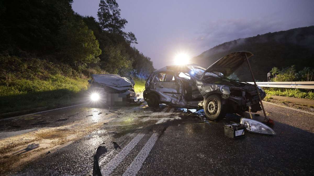 Unfall in Geislingen: Autofahrer stirbt nach Zusammenstoß mit Gegenverkehr