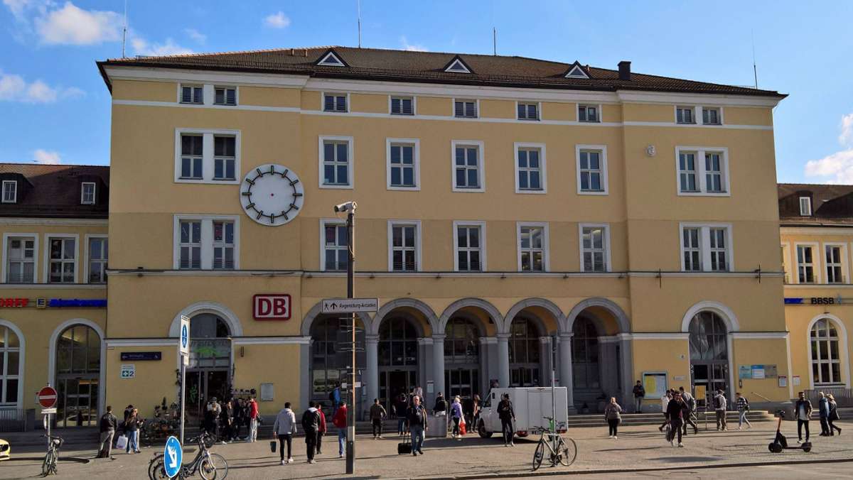 Kinder an die Wand gedrückt: Influencer-Aktion in Regensburg abgebrochen