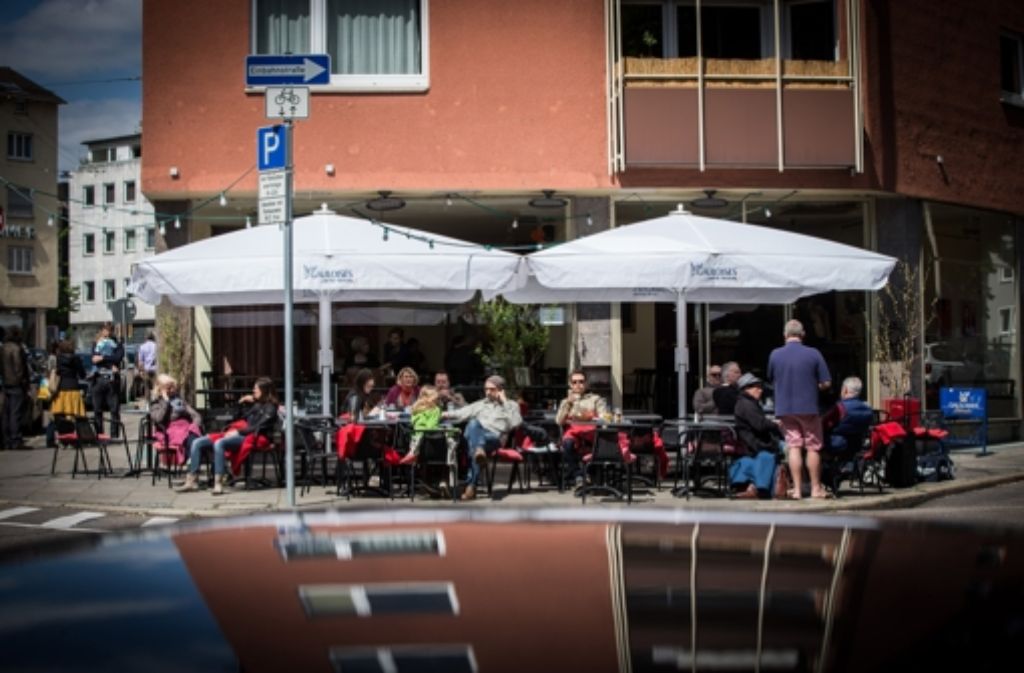 Im Café Heller können Leser der StZ wieder mit Redakteuren der Stuttgarter Zeitung plaudern. Foto: Achim Zweygarth