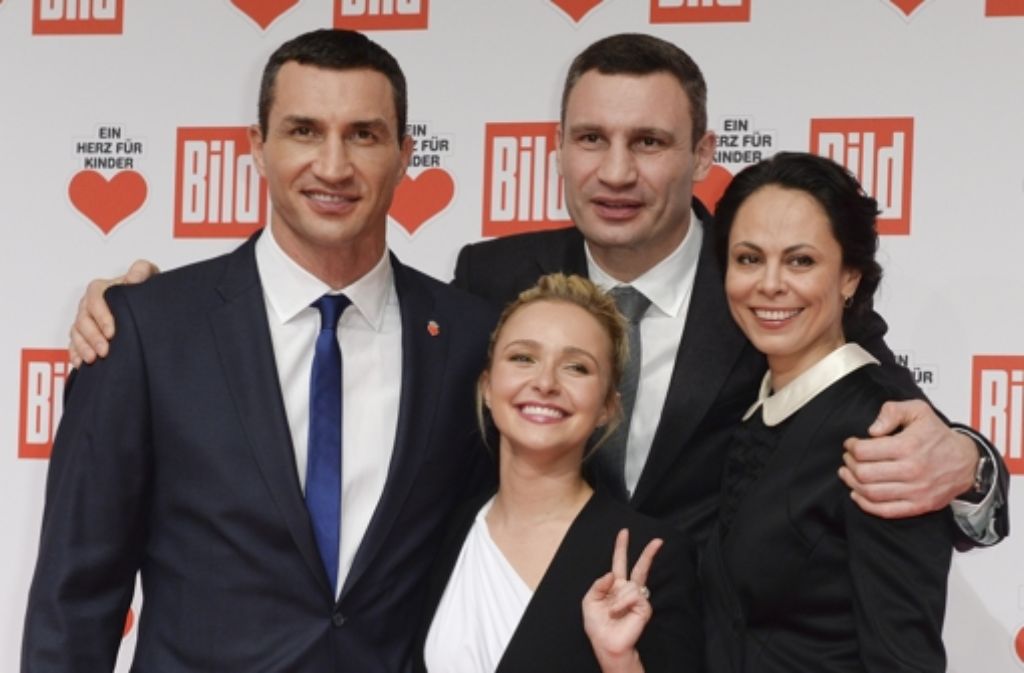 Von links: Wladimir Klitschko, seine Freundin Hayden Panettiere, Vitali Klitschko und seine Frau Natalia