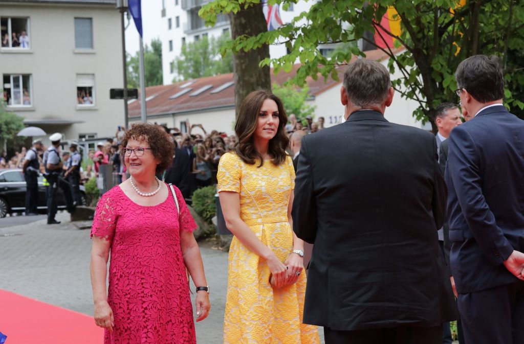 Beide farbenfroh: Gerlinde Kretschmann (links) und Herzogin Kate
