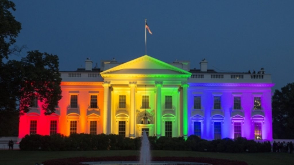 Supreme Court legalisiert Homo-Ehe : Weißes Haus in bunten Farben