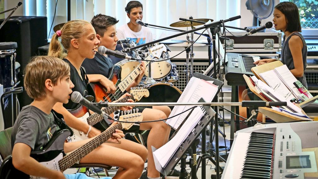 Die Rockband der Jugendmusikschule Gerlingen: Die Rocker spielen locker  vom Hocker