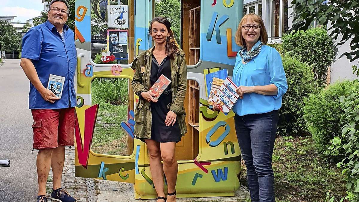 Kultur in Esslingen: Eine Lesezelle mit Graffitikunst