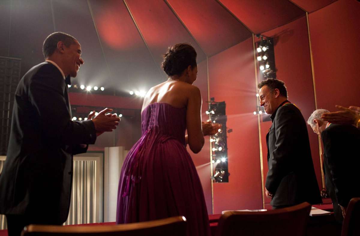 Präsident Barack Obama und seine Frau Michelle applaudieren Springsteen bei der Verleihung des Kennedy-Preises am 6. Dezember 2009
